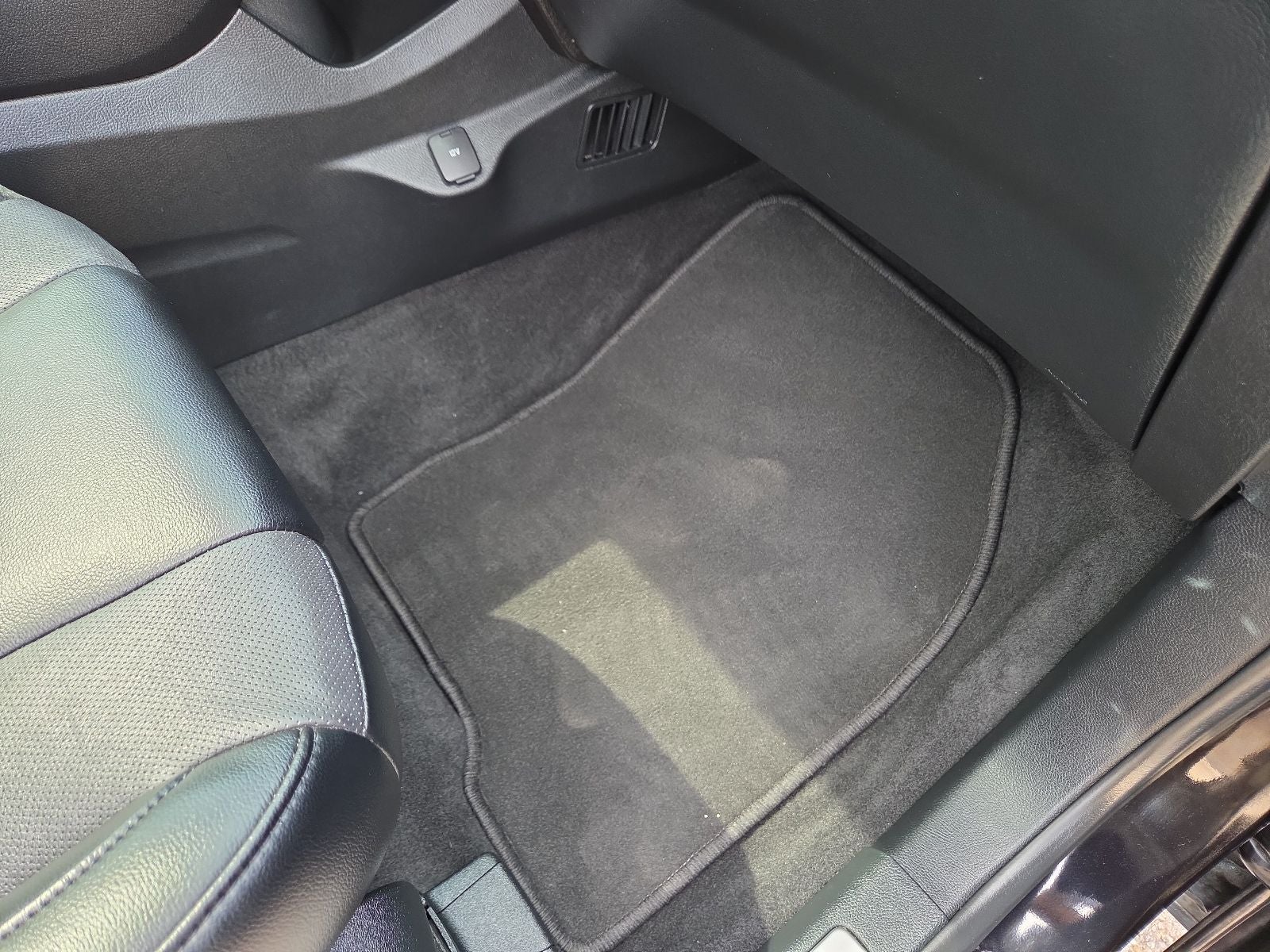 2022 Ford Edge Titanium 301A