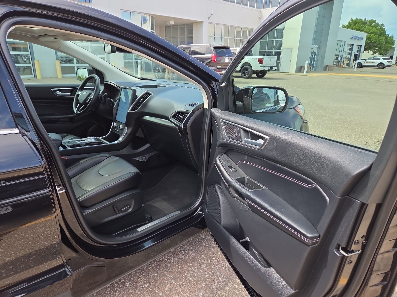 2022 Ford Edge Titanium 301A