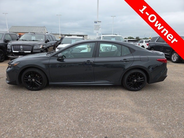 2025 Toyota Camry SE Hybrid