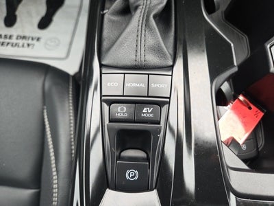 2025 Toyota Camry SE Hybrid