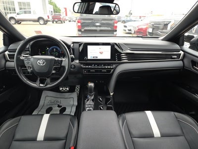 2025 Toyota Camry SE Hybrid