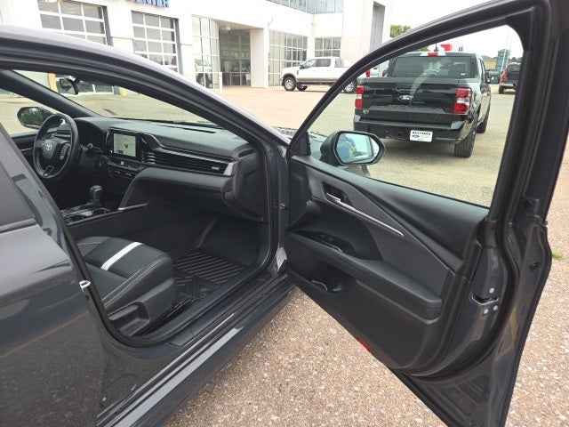 2025 Toyota Camry SE Hybrid