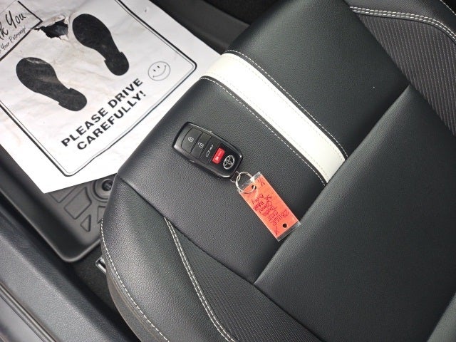 2025 Toyota Camry SE Hybrid