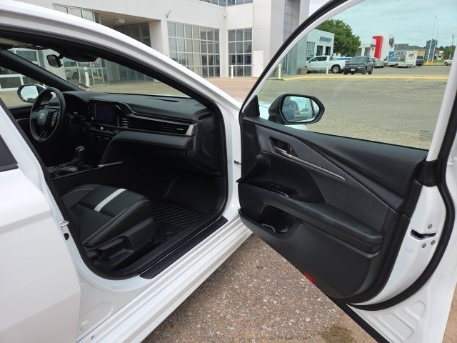 2025 Toyota Camry SE Hybrid